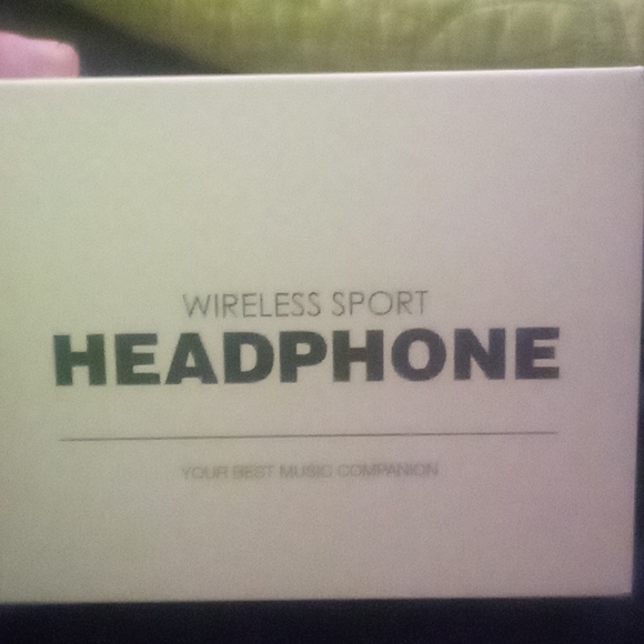Headphones - Picture 1 of 4